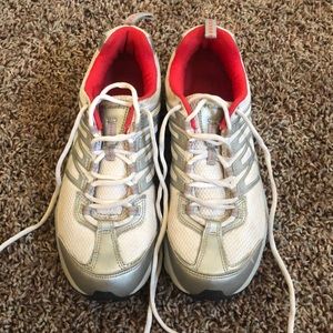 Columbia Techlite Hiking Tennishoes size 8